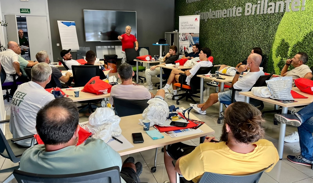 Sagola en el acabado de alta gama para el sector de náutica deportiva y de recreo: dos jornadas de formación con la gama IMRON MARINE (Axalta)